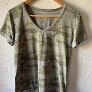 Women's AE Camo V-Neck Soft Tee, XS